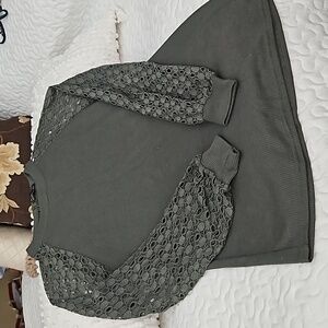 Olive Long Lace Sleeve Top Size Small